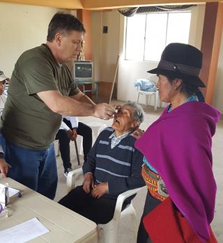 Permanece en Cristo equipo medico dental en el Ecuador con equipo ecuatorianos. 