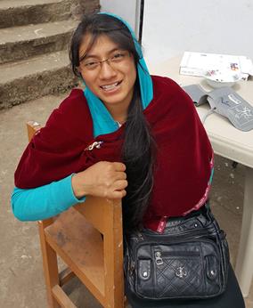 Estuddiantes Teologico Seminario Peniel ayudando los medicos.