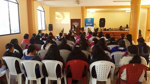 Conferencia de mujeres liderazgo en Seminario Peniel 
